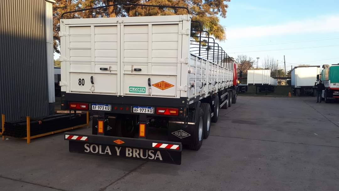 Sola y Brusa (28)