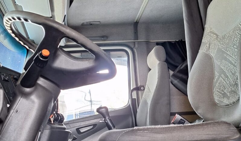 
								Mercedes Benz AXOR 19-330/36 año 2015 6×2 full									